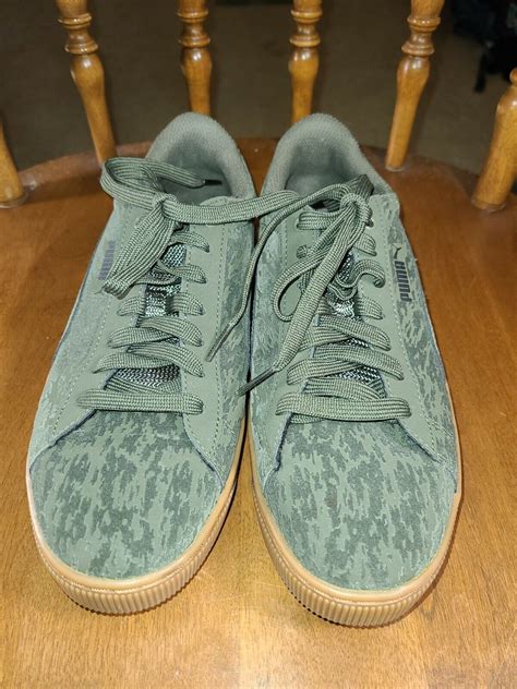 forest green tennis shoes